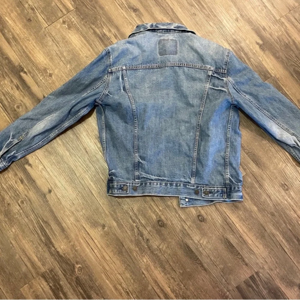 MENS Levi's Classic Blue Denim with Tan Label - Picture 2 of 3